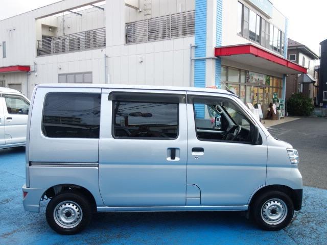 ハイゼットカーゴ スペシャル　禁煙車　社外メモリーナビ　Ｂｌｕｅｔｏｏｔｈ接続　ＥＴＣ　両側スライドドア　アイドリングストップ　Ｗエアバッグ　ＡＢＳ（5枚目）