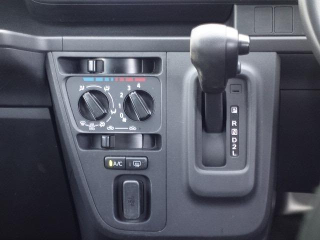 ハイゼットカーゴ スペシャル　禁煙車　社外メモリーナビ　Ｂｌｕｅｔｏｏｔｈ接続　ＥＴＣ　両側スライドドア　アイドリングストップ　Ｗエアバッグ　ＡＢＳ（12枚目）