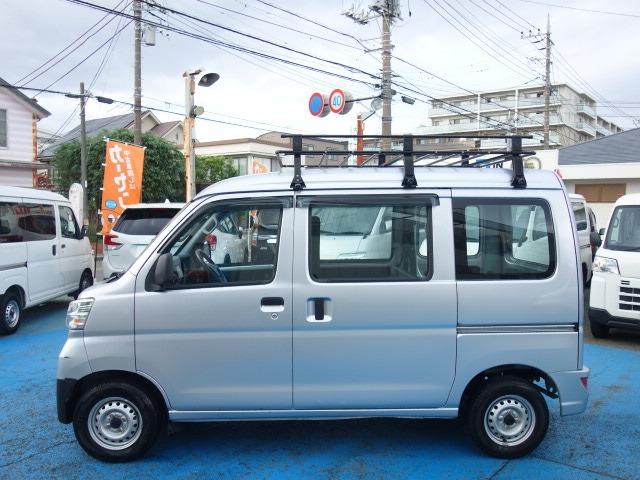 ハイゼットカーゴ スペシャル　禁煙車　ハイルーフ　社外メモリーナビ　地デジＴＶ　ＣＤ再生　録音機能搭載　ＵＳＢ接続　ＡＵＸ接続　ＥＴＣ　両側スライドドア　アイドリングストップ　Ｗエアバッグ　サイドドアバイザー　ルーフキャリア付（6枚目）
