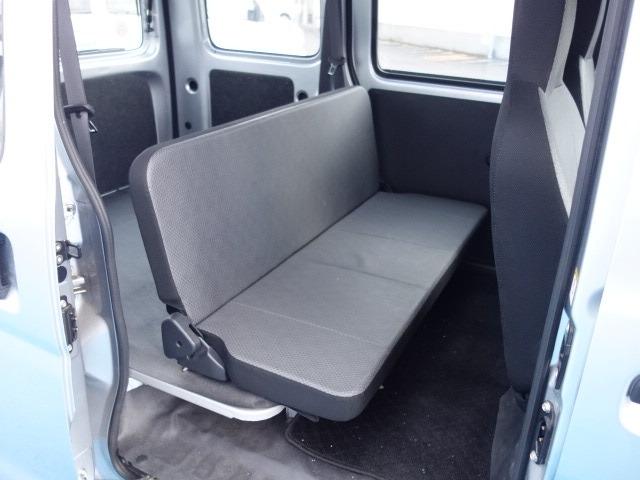 ハイゼットカーゴ スペシャル　禁煙車　ハイルーフ　社外メモリーナビ　地デジＴＶ　ＣＤ再生　録音機能搭載　ＵＳＢ接続　ＡＵＸ接続　ＥＴＣ　両側スライドドア　アイドリングストップ　Ｗエアバッグ　サイドドアバイザー　ルーフキャリア付（16枚目）