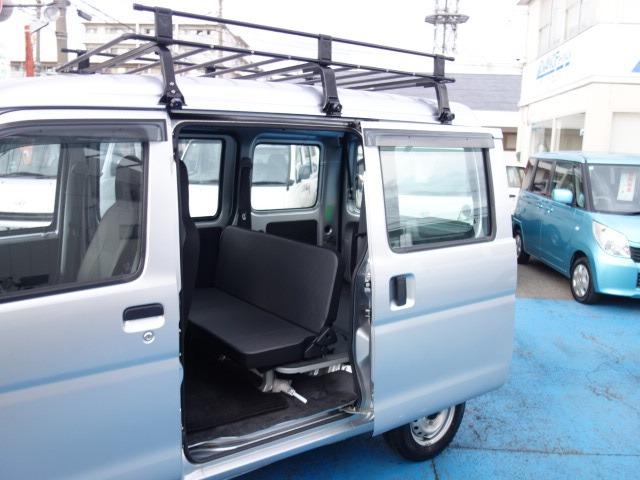 ハイゼットカーゴ スペシャル　禁煙車　ハイルーフ　社外メモリーナビ　地デジＴＶ　ＣＤ再生　録音機能搭載　ＵＳＢ接続　ＡＵＸ接続　ＥＴＣ　両側スライドドア　アイドリングストップ　Ｗエアバッグ　サイドドアバイザー　ルーフキャリア付（20枚目）