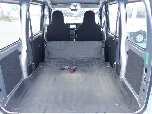 ハイゼットカーゴ スペシャル　禁煙車　ハイルーフ　社外メモリーナビ　地デジＴＶ　ＣＤ再生　録音機能搭載　ＵＳＢ接続　ＡＵＸ接続　ＥＴＣ　両側スライドドア　アイドリングストップ　Ｗエアバッグ　サイドドアバイザー　ルーフキャリア付（22枚目）