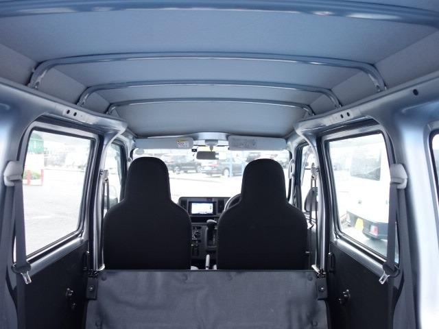 ハイゼットカーゴ スペシャル　禁煙車　ハイルーフ　社外メモリーナビ　地デジＴＶ　ＣＤ再生　録音機能搭載　ＵＳＢ接続　ＡＵＸ接続　ＥＴＣ　両側スライドドア　アイドリングストップ　Ｗエアバッグ　サイドドアバイザー　ルーフキャリア付（23枚目）