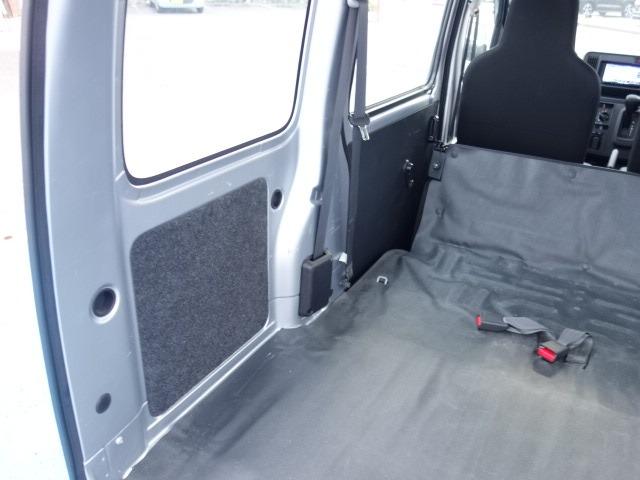 ハイゼットカーゴ スペシャル　禁煙車　ハイルーフ　社外メモリーナビ　地デジＴＶ　ＣＤ再生　録音機能搭載　ＵＳＢ接続　ＡＵＸ接続　ＥＴＣ　両側スライドドア　アイドリングストップ　Ｗエアバッグ　サイドドアバイザー　ルーフキャリア付（58枚目）