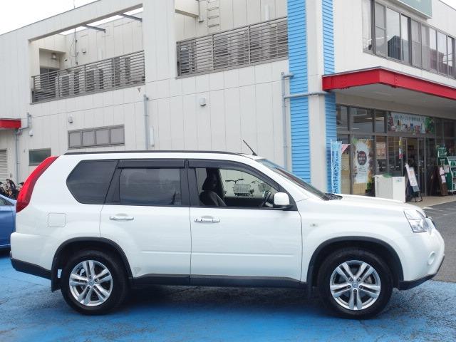 エクストレイル 　禁煙車　４ＷＤ　純正ＨＤＤナビ　フルセグ　ＣＤ　ＤＶＤ　Ｂｌｕｅｔｏｏｔｈ接続　ＭＳＶ　ＥＴＣ　バックカメラ　左サイドカメラ　スマートキー　シートヒーター　オートライト　ＨＩＤヘッドライト　純正アルミ（9枚目）