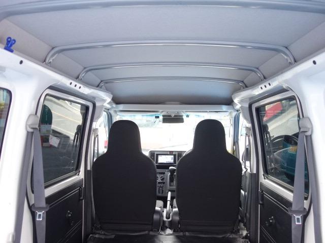 ハイゼットカーゴ ＤＸ　ＳＡＩＩＩ　禁煙車　社外メモリーナビゲーション　Ｂｌｕｅｔｏｏｔｈ接続　衝突軽減ブレーキ　バックカメラ　ＥＴＣ　キーレス　アイドリングストップ　ＣＤ　オートハイビーム　Ｗエアバック　ＡＢＳ　サイドドアバイザー（23枚目）