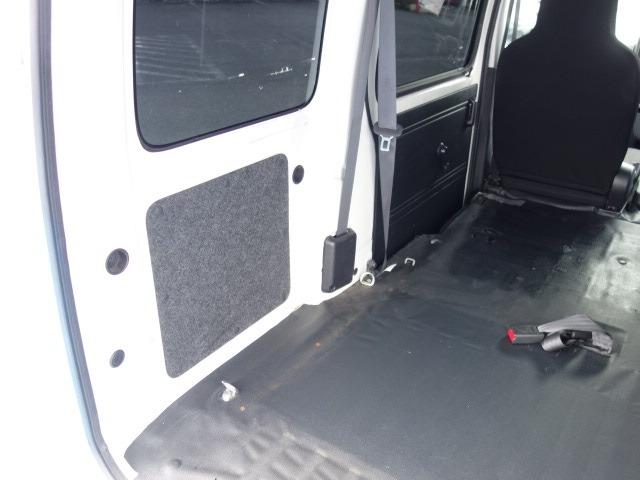 ハイゼットカーゴ ＤＸ　ＳＡＩＩＩ　禁煙車　社外メモリーナビゲーション　Ｂｌｕｅｔｏｏｔｈ接続　衝突軽減ブレーキ　バックカメラ　ＥＴＣ　キーレス　アイドリングストップ　ＣＤ　オートハイビーム　Ｗエアバック　ＡＢＳ　サイドドアバイザー（24枚目）