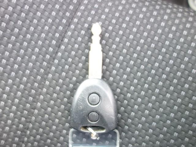 ハイゼットカーゴ ＤＸ　ＳＡＩＩＩ　禁煙車　社外メモリーナビゲーション　Ｂｌｕｅｔｏｏｔｈ接続　衝突軽減ブレーキ　バックカメラ　ＥＴＣ　キーレス　アイドリングストップ　ＣＤ　オートハイビーム　Ｗエアバック　ＡＢＳ　サイドドアバイザー（28枚目）