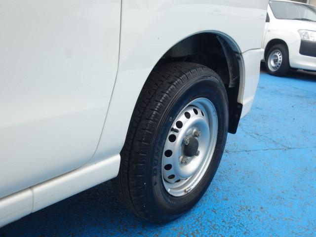 ハイゼットカーゴ ＤＸ　ＳＡＩＩＩ　禁煙車　社外メモリーナビゲーション　Ｂｌｕｅｔｏｏｔｈ接続　衝突軽減ブレーキ　バックカメラ　ＥＴＣ　キーレス　アイドリングストップ　ＣＤ　オートハイビーム　Ｗエアバック　ＡＢＳ　サイドドアバイザー（31枚目）