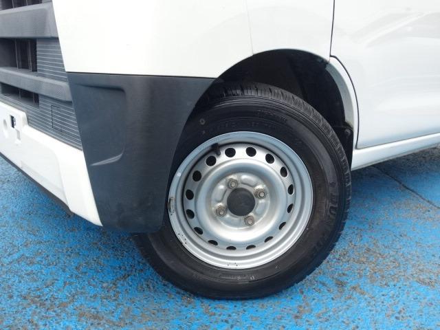 ハイゼットカーゴ ＤＸ　ＳＡＩＩＩ　禁煙車　社外メモリーナビゲーション　Ｂｌｕｅｔｏｏｔｈ接続　衝突軽減ブレーキ　バックカメラ　ＥＴＣ　キーレス　アイドリングストップ　ＣＤ　オートハイビーム　Ｗエアバック　ＡＢＳ　サイドドアバイザー（34枚目）