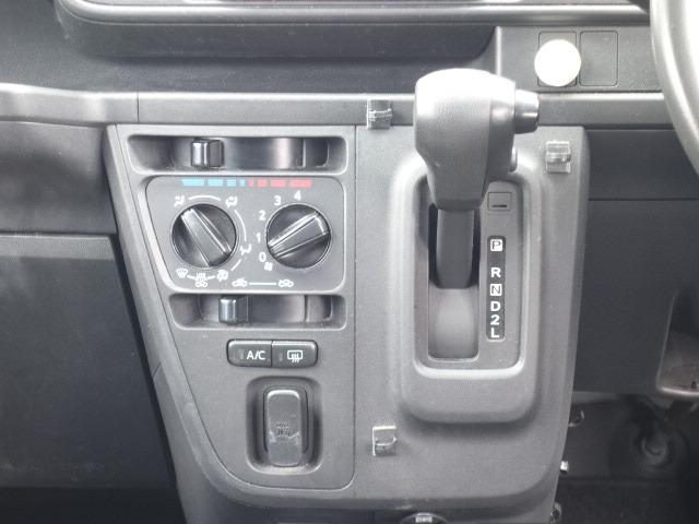 ハイゼットカーゴ ＤＸ　ＳＡＩＩＩ　禁煙車　社外メモリーナビゲーション　Ｂｌｕｅｔｏｏｔｈ接続　衝突軽減ブレーキ　バックカメラ　ＥＴＣ　キーレス　アイドリングストップ　ＣＤ　オートハイビーム　Ｗエアバック　ＡＢＳ　サイドドアバイザー（48枚目）