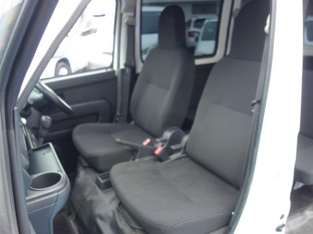 ハイゼットカーゴ ＤＸ　ＳＡＩＩＩ　禁煙車　社外メモリーナビゲーション　Ｂｌｕｅｔｏｏｔｈ接続　衝突軽減ブレーキ　バックカメラ　ＥＴＣ　キーレス　アイドリングストップ　ＣＤ　オートハイビーム　Ｗエアバック　ＡＢＳ　サイドドアバイザー（52枚目）