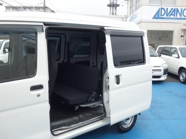 ハイゼットカーゴ ＤＸ　ＳＡＩＩＩ　禁煙車　社外メモリーナビゲーション　Ｂｌｕｅｔｏｏｔｈ接続　衝突軽減ブレーキ　バックカメラ　ＥＴＣ　キーレス　アイドリングストップ　ＣＤ　オートハイビーム　Ｗエアバック　ＡＢＳ　サイドドアバイザー（54枚目）