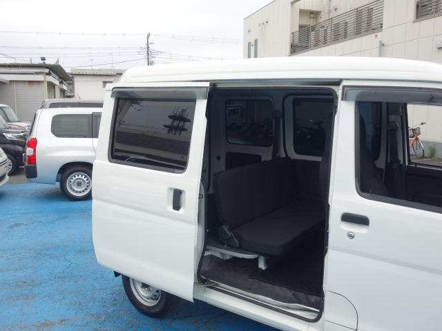 ハイゼットカーゴ ＤＸ　ＳＡＩＩＩ　禁煙車　社外メモリーナビゲーション　Ｂｌｕｅｔｏｏｔｈ接続　衝突軽減ブレーキ　バックカメラ　ＥＴＣ　キーレス　アイドリングストップ　ＣＤ　オートハイビーム　Ｗエアバック　ＡＢＳ　サイドドアバイザー（55枚目）