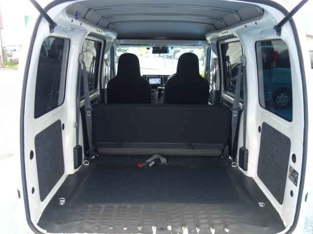 ハイゼットカーゴ ＤＸ　ＳＡＩＩＩ　禁煙車　社外メモリーナビゲーション　Ｂｌｕｅｔｏｏｔｈ接続　衝突軽減ブレーキ　バックカメラ　ＥＴＣ　キーレス　アイドリングストップ　ＣＤ　オートハイビーム　Ｗエアバック　ＡＢＳ　サイドドアバイザー（56枚目）