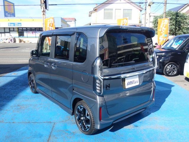 N-BOXカスタム G・Lターボホンダセンシング 禁煙車 ハーフレザーシート ターボ 社外メモリーナビ フルセグTV DVD再生 Bluetooth/USB接続 録音機能搭載 バックカメラ ETC スマートキー 両側パワースライドドア 純正15AW(8枚目)