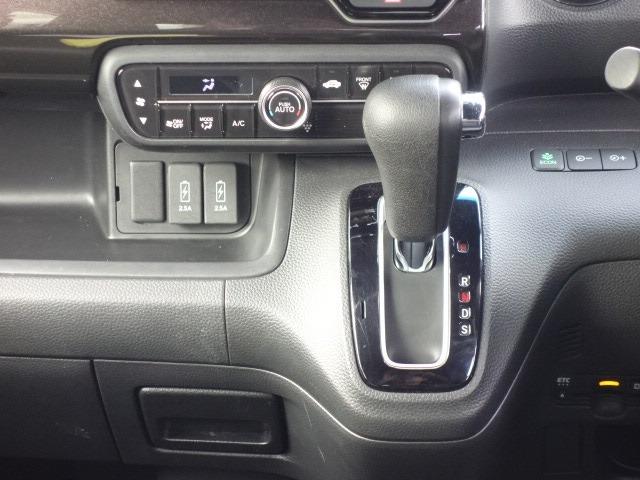 N-BOXカスタム G・Lターボホンダセンシング 禁煙車 ハーフレザーシート ターボ 社外メモリーナビ フルセグTV DVD再生 Bluetooth/USB接続 録音機能搭載 バックカメラ ETC スマートキー 両側パワースライドドア 純正15AW(13枚目)