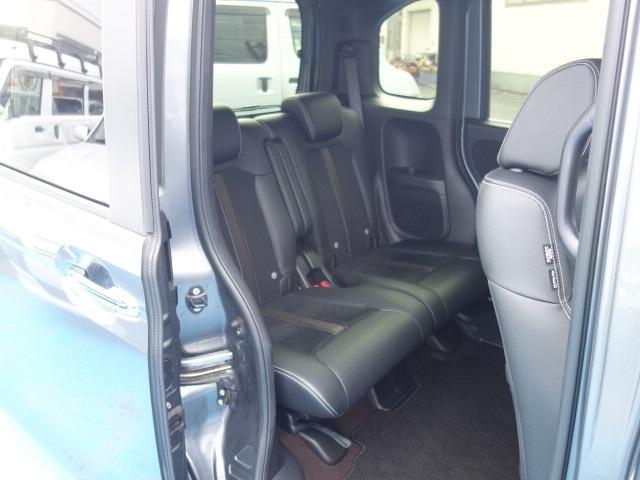 N-BOXカスタム G・Lターボホンダセンシング 禁煙車 ハーフレザーシート ターボ 社外メモリーナビ フルセグTV DVD再生 Bluetooth/USB接続 録音機能搭載 バックカメラ ETC スマートキー 両側パワースライドドア 純正15AW(17枚目)