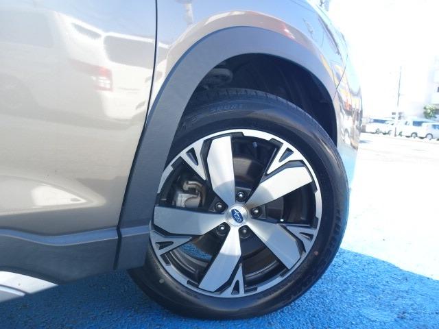 フォレスター アドバンス 禁煙車 本革シート サンルーフ アイサイト 4WD パワーバックドア ルーフレール 純正メモリーナビ フルセグTV CD/DVD再生 Bluetooth接続 USB接続 HDMI端子 バックカメラ(46枚目)