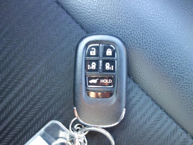 ステップワゴン ｅ：ＨＥＶスパーダ　禁煙車　ハーフレザーシート　純正メモリーナビ　フルセグＴＶ　バックカメラ　ＥＴＣ　スマートキー　両側パワースライドドア　パワーバックドア　パドルシフト　ホンダセンシング衝突被害軽減ブレーキ（35枚目）