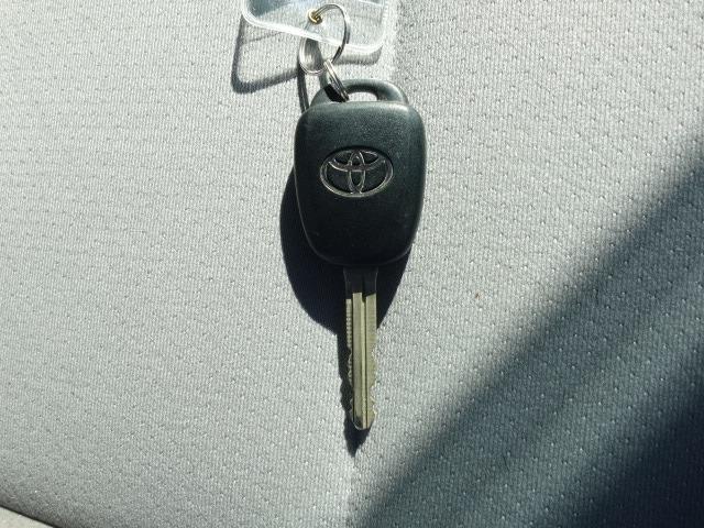 カローラアクシオ ハイブリッド　禁煙車　社外ＳＤナビ　ＣＤ再生　Ｂｌｕｅｔｏｏｔｈ接続　ＥＴＣ　キーレス　Ｗエアバック　ＡＢＳ　オートエアコン　電格ミラー　サイドバイザー（58枚目）