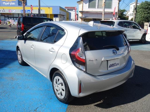 アクア S 純正SDナビ 地デジTV CD再生 Bluetooth接続 録音機能搭載 AUX接続 バックカメラ ETC キーレス Wエアバッグ ABS オート電格ミラー サイドドアバイザー(8枚目)