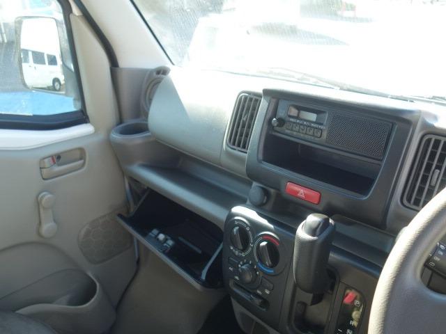 NV100クリッパーバン DX 禁煙車 ハイルーフ 5AGS車 純正FMAMラジオ 両側スライドドア 2nd発進 マニュアルシフト Wエアバッグ ABS サイドドアバイザー(15枚目)