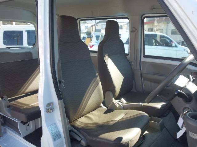 NV100クリッパーバン DX 禁煙車 ハイルーフ 5AGS車 純正FMAMラジオ 両側スライドドア 2nd発進 マニュアルシフト Wエアバッグ ABS サイドドアバイザー(16枚目)