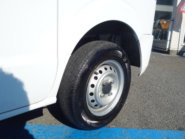 NV100クリッパーバン DX 禁煙車 ハイルーフ 5AGS車 純正FMAMラジオ 両側スライドドア 2nd発進 マニュアルシフト Wエアバッグ ABS サイドドアバイザー(32枚目)