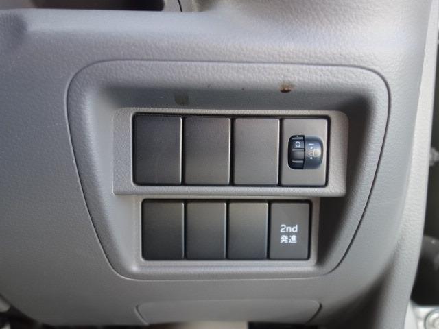 ＮＶ１００クリッパーバン ＤＸ　禁煙車　ハイルーフ　５ＡＧＳ車　純正ＦＭ／ＡＭラジオデッキ　キーレスキー　両側スライドドア　２ｎｄ発進　マニュアルモードシフト　Ｗエアバッグ　ＡＢＳ（22枚目）