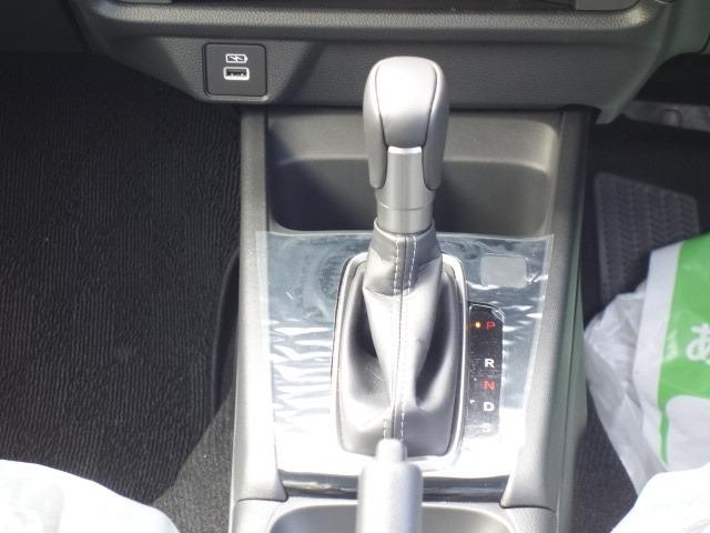 WR-V Z ブラックスタイル ワンオーナー 禁煙車 ハーフレザーシート ホンダセンシング スマートキー USB アダプティブクルーズコントロール パドルシフト 衝突被害軽減ブレーキ レーンアシスト クリアランスソナー 純正17AW(12枚目)