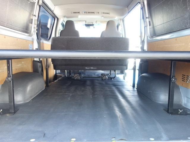 ハイエースバン ＤＸ　ＧＬパッケージ　ターボ　社外メモリーナビ　地デジＴＶ　Ｂｌｕｅｔｏｏｔｈ接続　バックカメラ　ＥＴＣ　キーレス　両側スライドドア　マニュアルモードシフト　衝突被害軽減ブレーキ　レーンアシスト　リヤヘッドキット（30枚目）