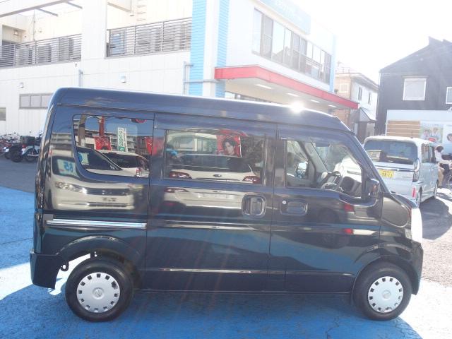 ���X�͒��Î����Ԕ̔��m�̎��i���擾�����X�^�b�t�������Ζ����Ă���܂��B�N���}�̎��Ȃ玄�����ɂ��C�����������B