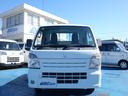 女性スタッフも常駐しております。『車屋さんは男だらけのイメージでなんだかこわそう』というお客様、ご安心ください。