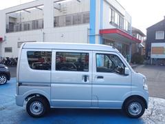 �ºݤ˼֤򸫤Ƥߤ�ȡ������Ȱ�ä��٤Ȥ������Ͼ��ʤ�����ޤ�����Ź�ʤ�ڼ�ư�֤��饳��ѥ��ȡ��ߥ˥Х󡢥���������������Ѱդ��Ƥ���ޤ��Τǡ��饤�ե�������ˤԤä���Σ���򸫤Ĥ��Ƥ��������� 5