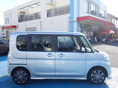 �ºݤ˼֤򸫤Ƥߤ�ȡ������Ȱ�ä��٤Ȥ������Ͼ��ʤ�����ޤ�����Ź�ʤ�ڼ�ư�֤��饳��ѥ��ȡ��ߥ˥Х󡢥���������������Ѱդ��Ƥ���ޤ��Τǡ��饤�ե�������ˤԤä���Σ���򸫤Ĥ��Ƥ��������� 4