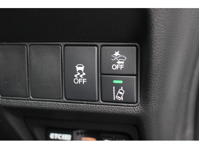 ステップワゴンスパーダ スパーダホンダセンシング　ＥＴＣ２．０　ＨｏｎｄａＳＥＮＳＩＮＧ　わくわくゲート　１６インチアルミ　ＦＡＢＴＥＣＴ撥水撥油シート大画面ナビ　バックカメラ　パドルシフト　スマートキー　７人乗り　フォグライト　両側電動スライド（18枚目）