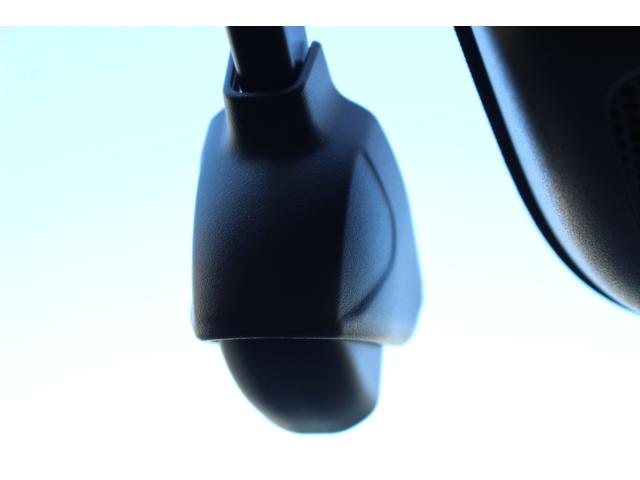 ヴェゼル ｅ：ＨＥＶＺ　ＥＴＣ２．０　ワイヤレス充電器　運転席助手席シートヒーター　ハンズフリーアクセスパワーテールゲート　１８インチアルミ　ナビゲーション　バックカメラ　前後ドラレコ　スマートキー　衝突回避支援ブレーキ機能（4枚目）