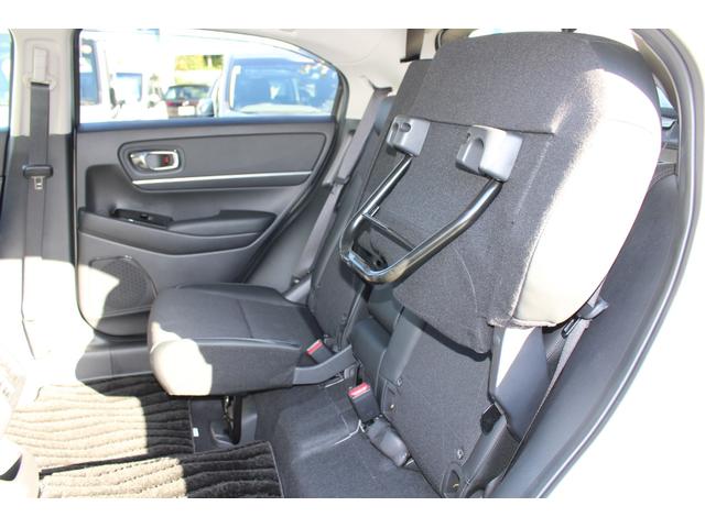 ヴェゼル ｅ：ＨＥＶＺ　ＥＴＣ２．０　ワイヤレス充電器　運転席助手席シートヒーター　ハンズフリーアクセスパワーテールゲート　１８インチアルミ　ナビゲーション　バックカメラ　前後ドラレコ　スマートキー　衝突回避支援ブレーキ機能（13枚目）