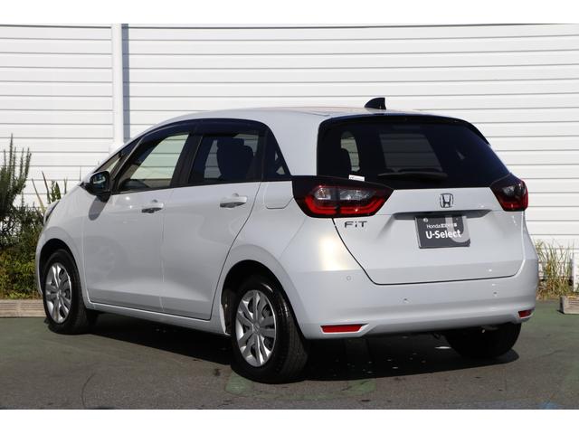 フィット ホーム 当社元試乗車 ETC HondaSENSING LEDヘッドライト CONNECTナビ 前後ドラレコバックカメラ ドアバイザー スマートキー フロアカーペット 電子制御パーキング アダプティブクルコン(7枚目)