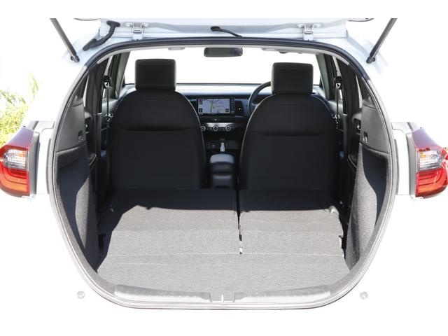 フィット ホーム 当社元試乗車 ETC HondaSENSING LEDヘッドライト CONNECTナビ 前後ドラレコバックカメラ ドアバイザー スマートキー フロアカーペット 電子制御パーキング アダプティブクルコン(13枚目)
