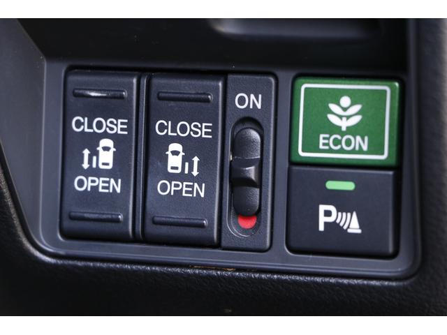 オデッセイハイブリッド ｅ：ＨＥＶアブソルート・ＥＸ　ＥＴＣ２．０　マルチビューカメラ　ブラインドスポットインフォメーション　運転席助手席シートヒーター　ＡＣ電源１５００Ｗ　パワーテールゲート　１８インチアルミ　前後ドラレコ　ナビ　両側電動スライドドア（17枚目）