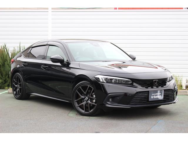 ハイブリッドならではの、静粛性の高い室内。　燃費も良好です。