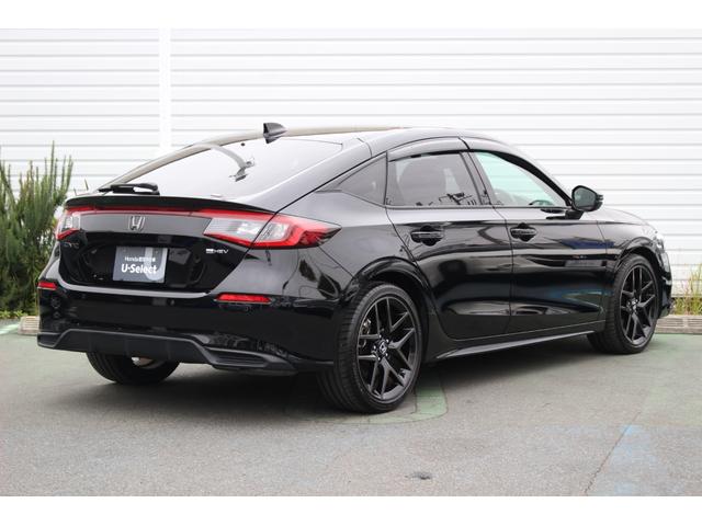 引き締まったハッチバックスタイルが走りを予感させます☆