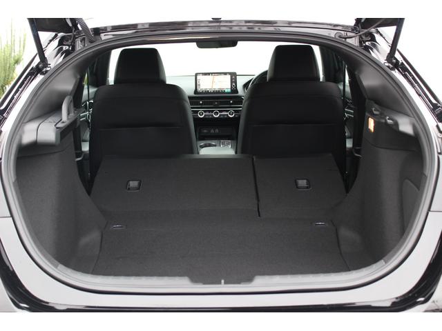 リヤシートを倒せば、大容量のスペースが生れます。