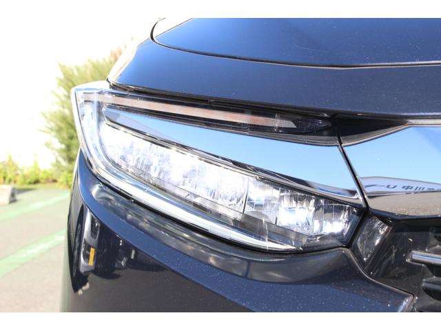 ＬＥＤヘッドライトで省電力、明るく遠くまで照らし、夜道や雨天時などの安心感を高めます。