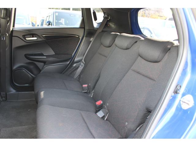 フィットハイブリッド Ｓパッケージ　１オーナー　純正ナビ　Ｂカメラ　ＲＳ大型リヤスポイラー　フォグライト　あんしんパッケージ　禁煙　点検記録簿　サイドエアバック　ワンセグテレビ　リアカメラ　ＵＳＢ　ＶＳＡ　クルコン　イモビライザー（12枚目）