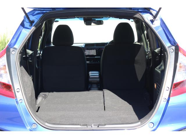 フィットハイブリッド Ｓパッケージ　１オーナー　純正ナビ　Ｂカメラ　ＲＳ大型リヤスポイラー　フォグライト　あんしんパッケージ　禁煙　点検記録簿　サイドエアバック　ワンセグテレビ　リアカメラ　ＵＳＢ　ＶＳＡ　クルコン　イモビライザー（14枚目）