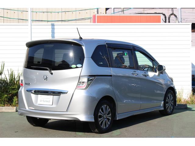 フリード Ｇエアロ　ＥＴＣ　ＨＩＤ　スマートキーシステム　イモビライザー　純正１５インチアルミ　左側電動スライドドア　ギャザズ純正ナビゲーション　ドアバイザー　フロアカーペット　フォグライト　助手席エアバッグ　盗難防止（5枚目）