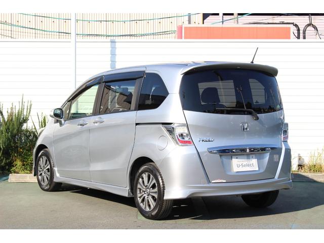 フリード Ｇエアロ　ＥＴＣ　ＨＩＤ　スマートキーシステム　イモビライザー　純正１５インチアルミ　左側電動スライドドア　ギャザズ純正ナビゲーション　ドアバイザー　フロアカーペット　フォグライト　助手席エアバッグ　盗難防止（6枚目）